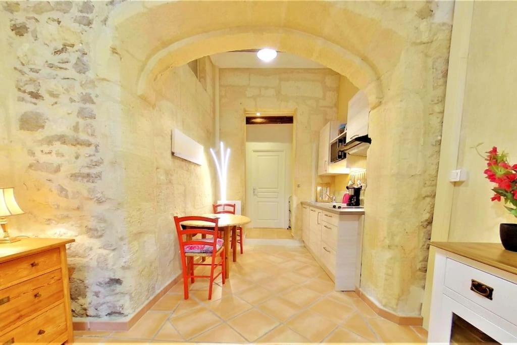 Coquet Studio Au Pied Des Arenes, Wifi Apartamento Arles Exterior foto