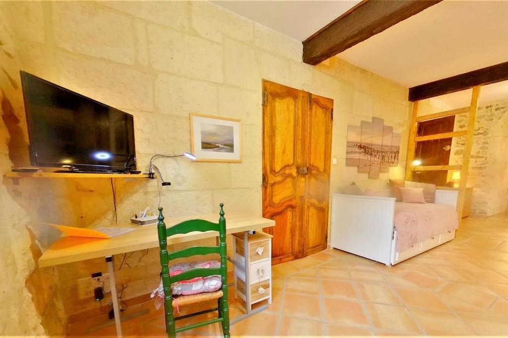 Coquet Studio Au Pied Des Arenes, Wifi Apartamento Arles Exterior foto